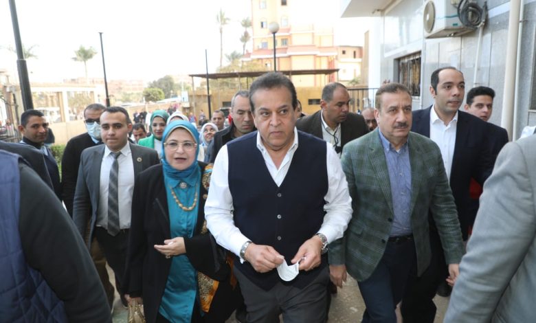 وزير الصحة يفاجئ مستشفيات القاهرة الجديدة والجيزة